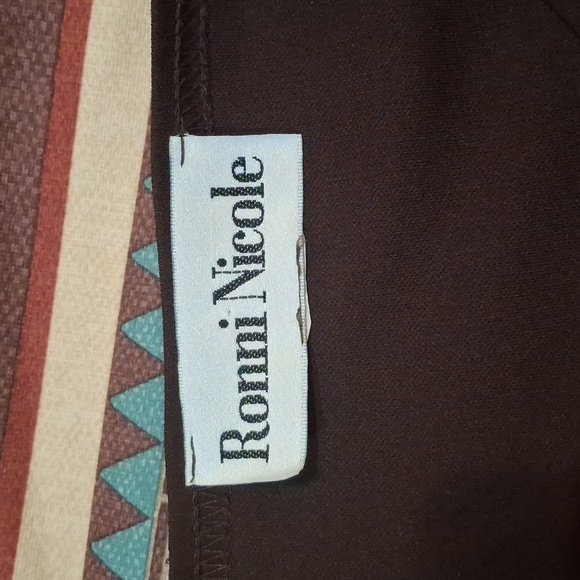 Ronni Nicole Pull Over Top Size L - Picture 3 of 3